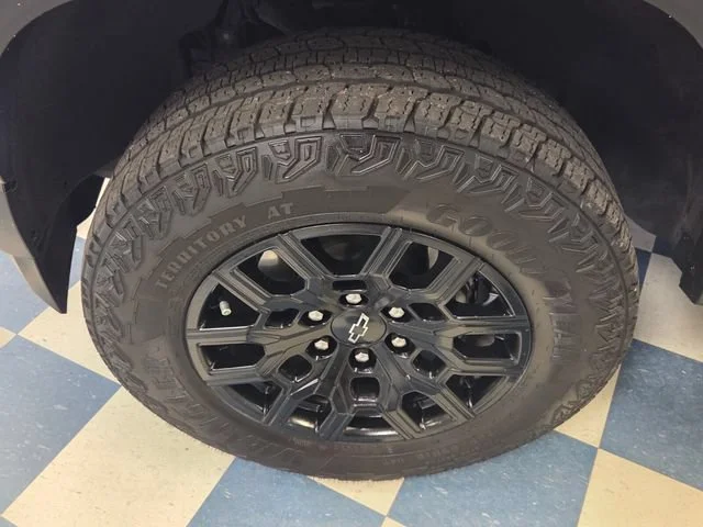 Used 2025 Black Chevrolet Trail Boss image 19
