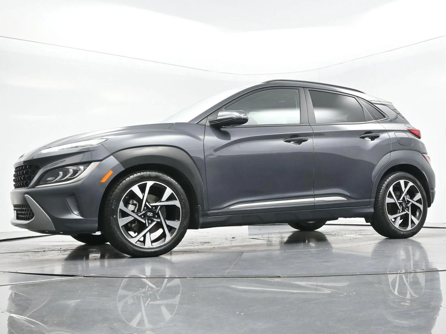 Used 2022 Thunder Gray Hyundai Limited image 44