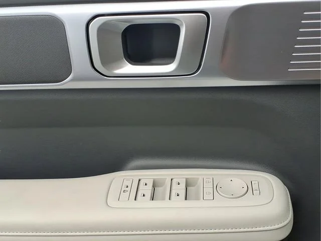 Used 2026  Hyundai SEL image 17