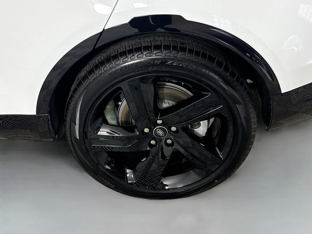 New 2026 Fuji White Land Rover Dynamic SE image 30