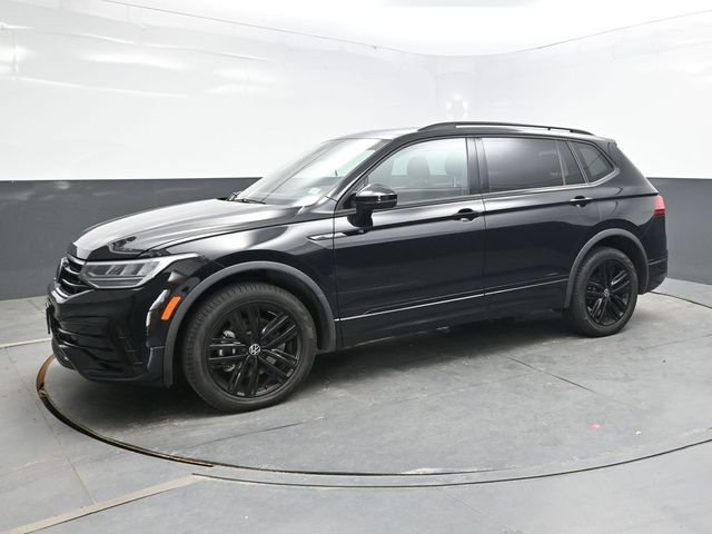 Used 2022 Black Volkswagen 2.0T SE R-Line Black image 3