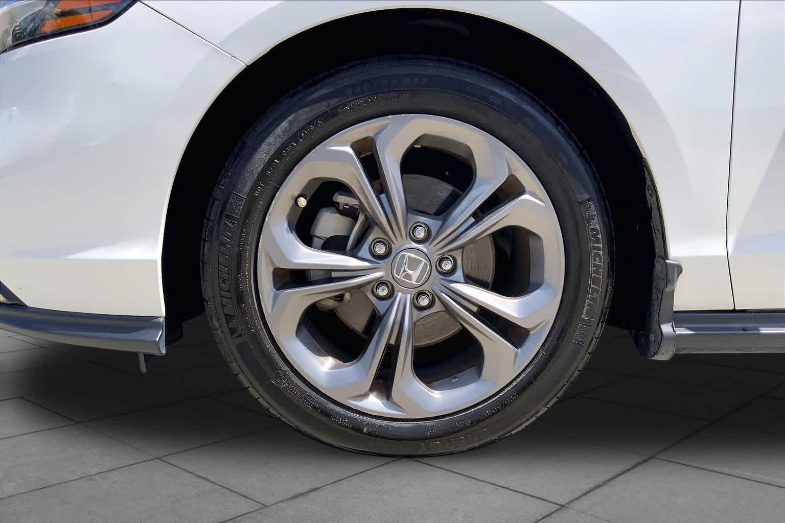 Used 2024 Platinum White Pearl Honda EX image 11