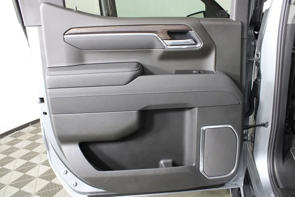 2026 GMC Sierra 1500 SLT - Photo 11