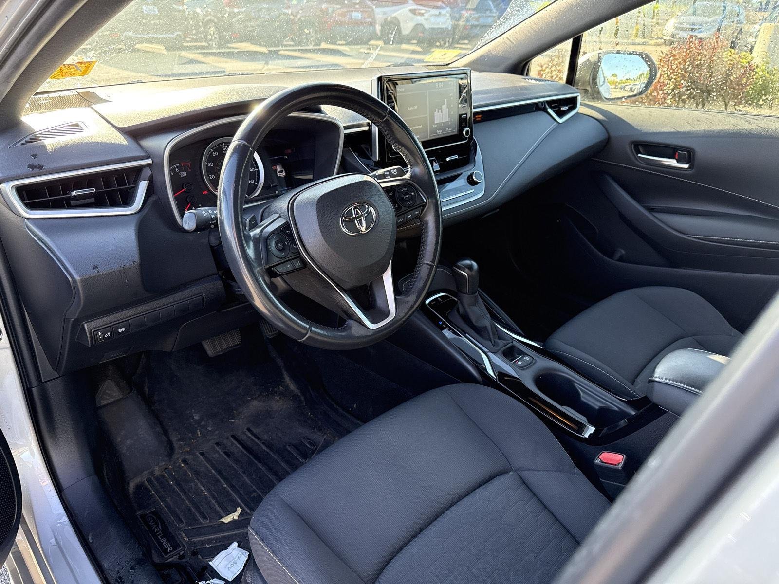 Used 2019 Classic Silver Metallic Toyota SE image 7