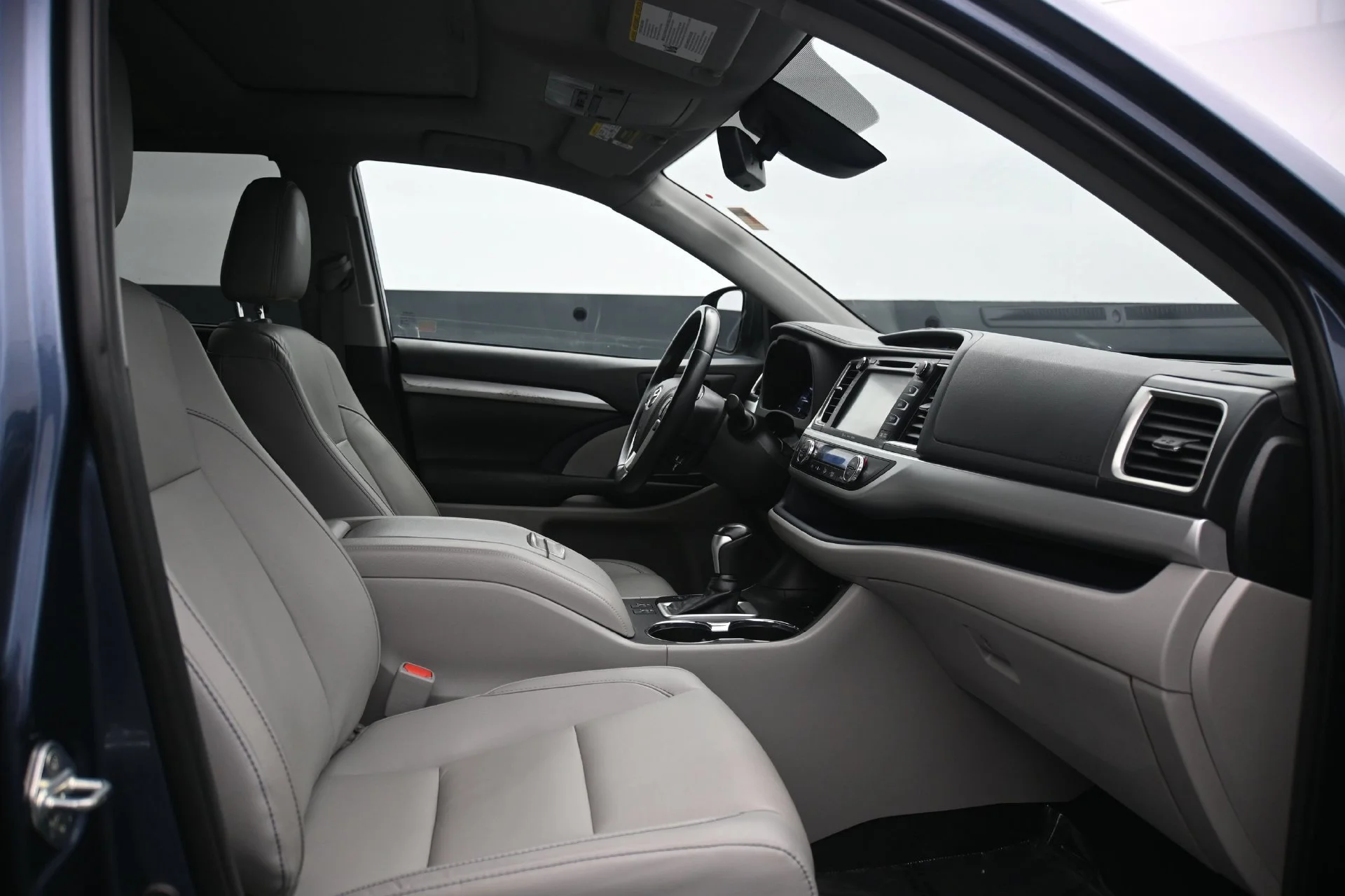 Used 2019  Toyota SE image 12