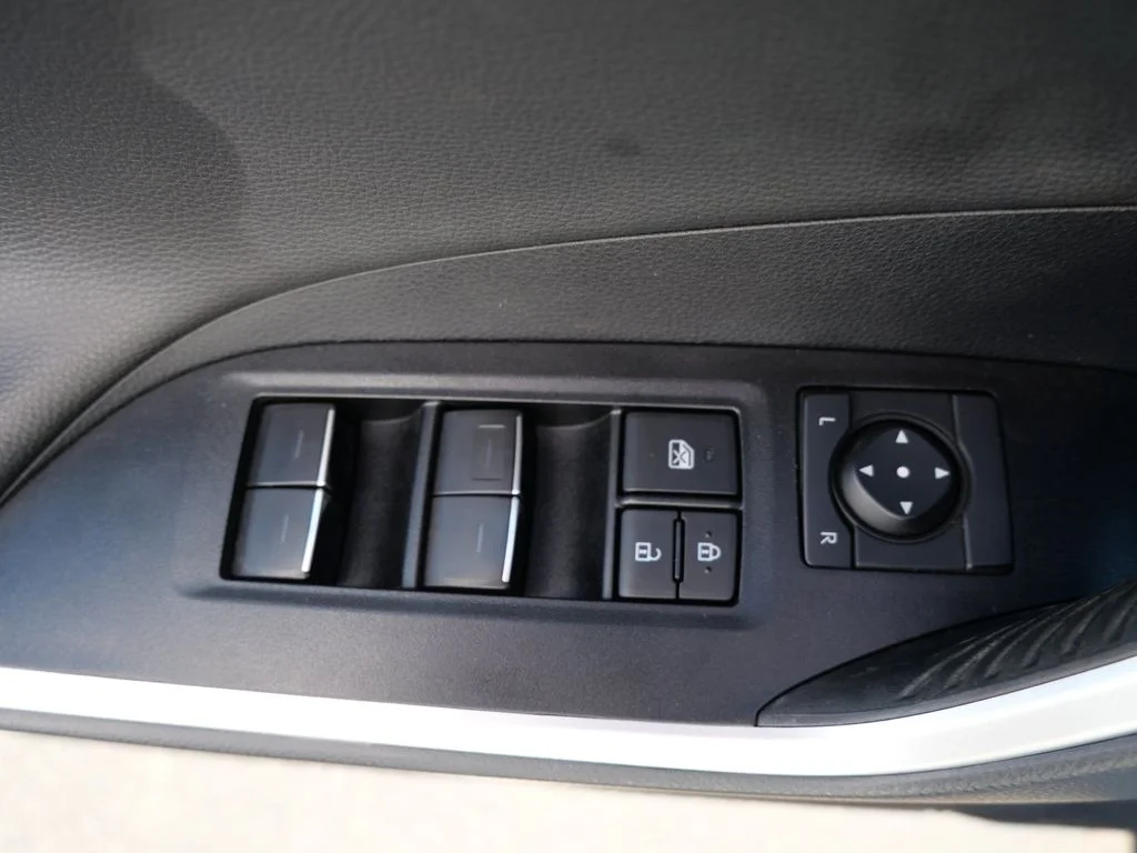 2025 Toyota RAV4 XSE - Photo 16
