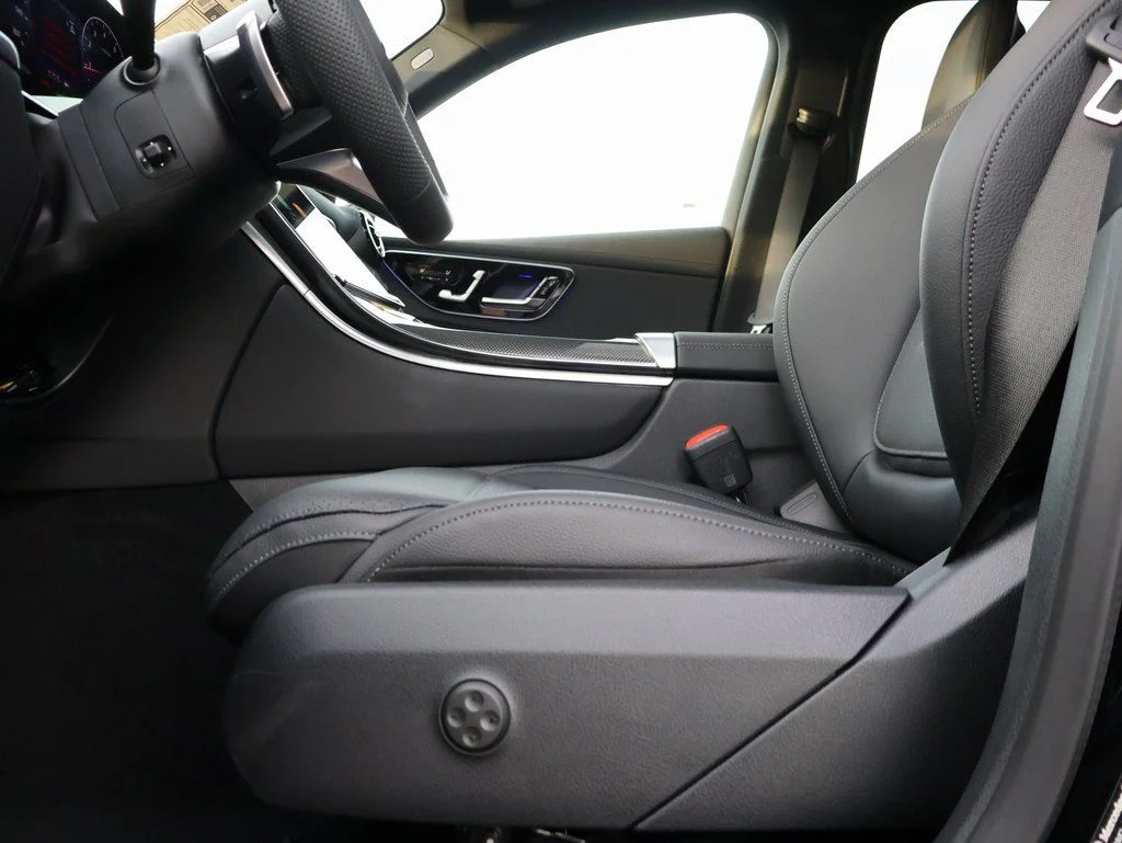 New 2026 Black Mercedes-Benz GLC 300 image 37