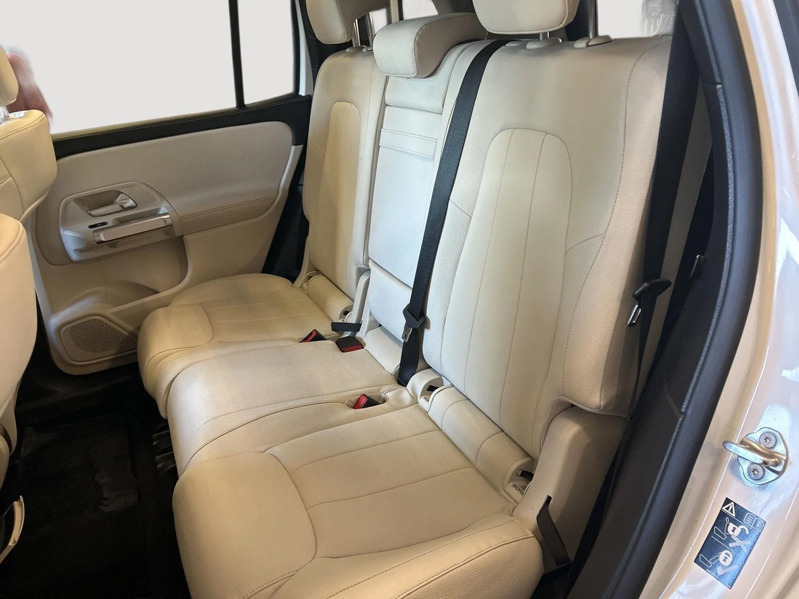 Used 2022 Polar White Mercedes-Benz GLB 250 image 27