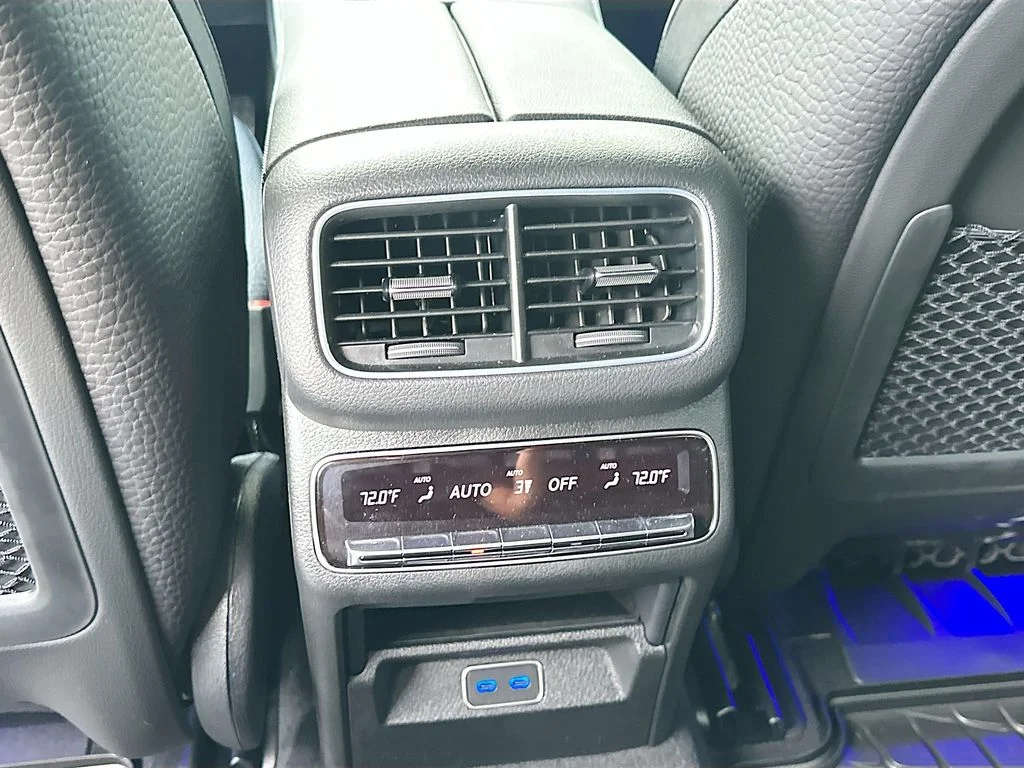 Used 2026  Mercedes-Benz GLS 580 image 27