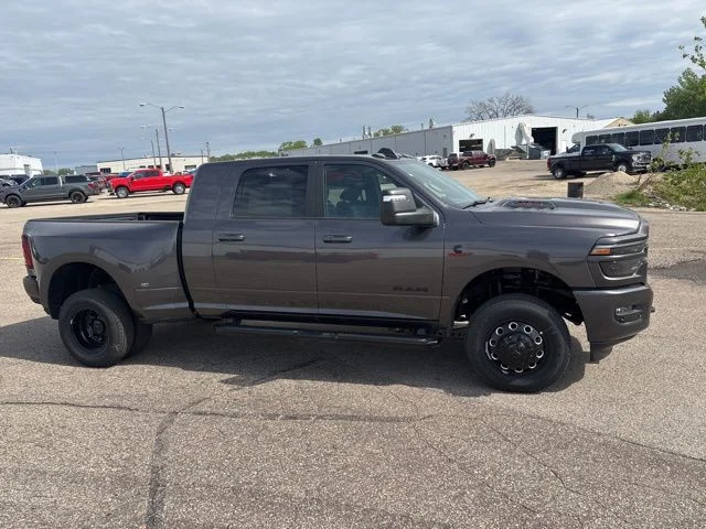 New 2026 Granite Crystal Metallic Clear-Coat Exterior Paint RAM Laramie image 3