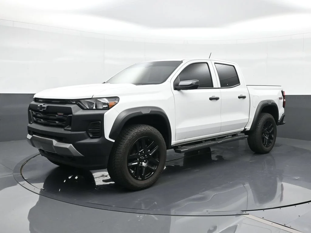 Used 2025 White Chevrolet Trail Boss image 1