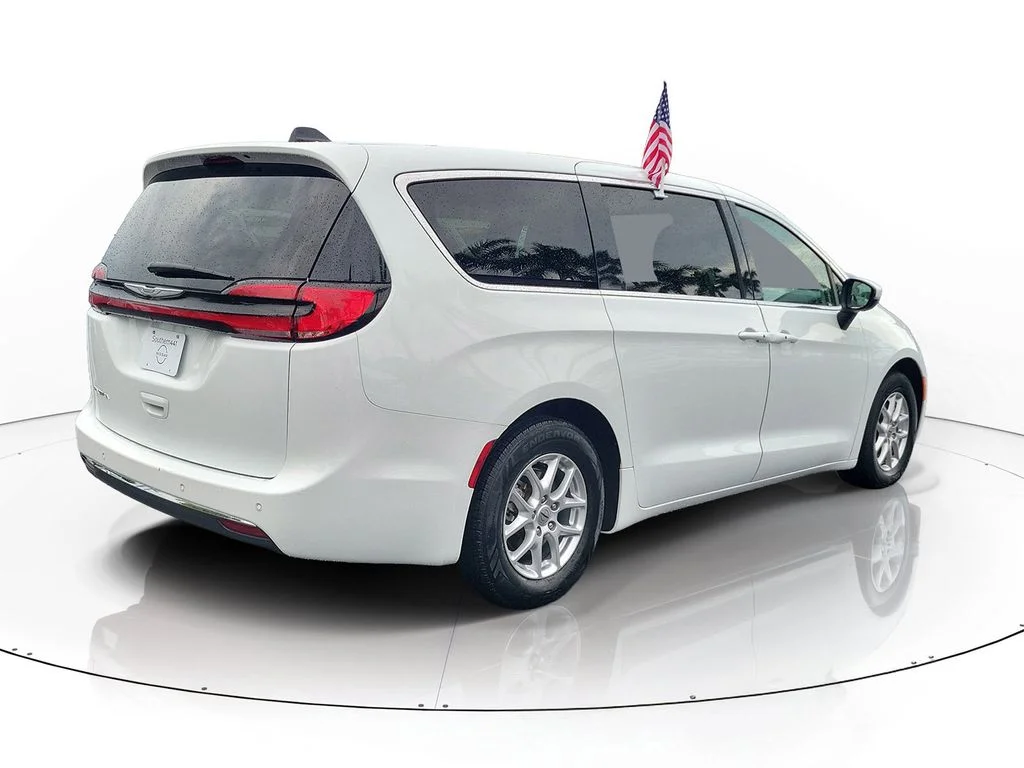 Used 2023 White Chrysler Touring L image 7
