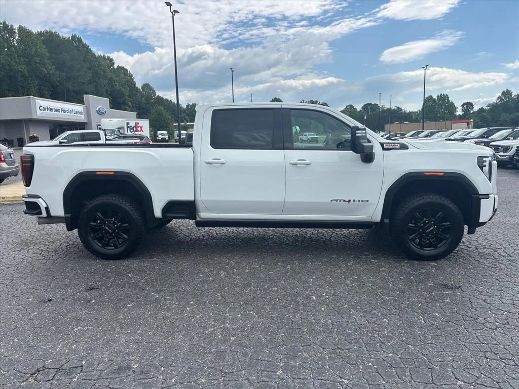 Used 2024 White GMC AT4 image 9
