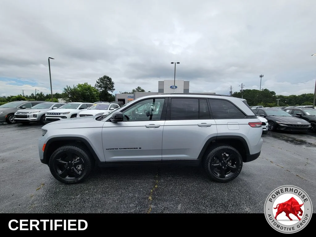 Used 2023 Silver Jeep Limited image 3
