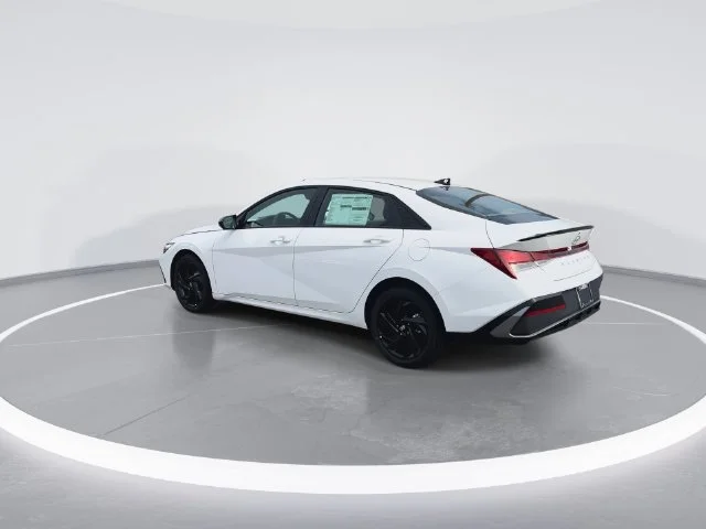 Used 2026 White Hyundai SEL Sport image 6