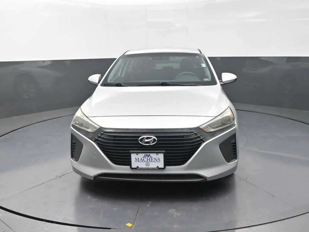 Used 2018 Silver Hyundai Blue image 2