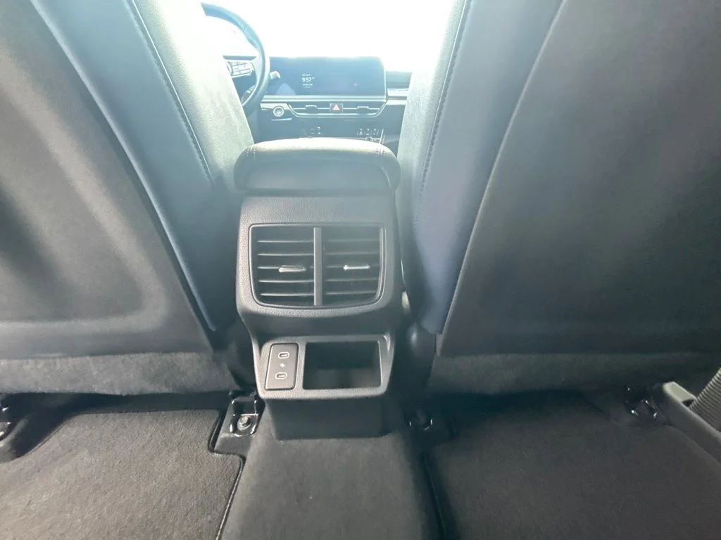 Used 2025 Black Kia S image 18