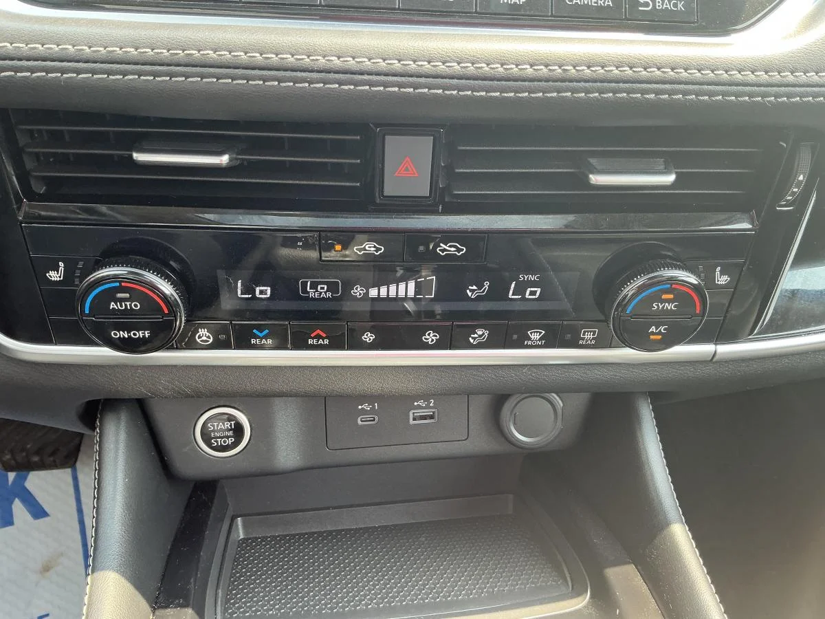 Used 2023  Nissan SL image 30