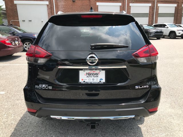 Used 2019 Magnetic Black Pearl Nissan SL image 5
