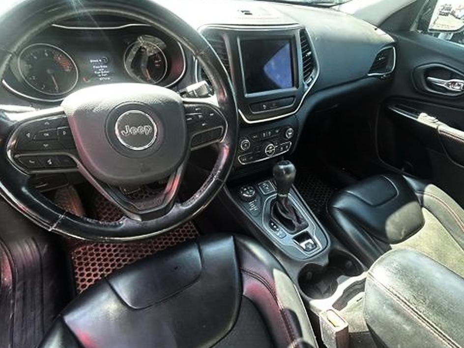 Used 2020 Gray Jeep Trailhawk image 4