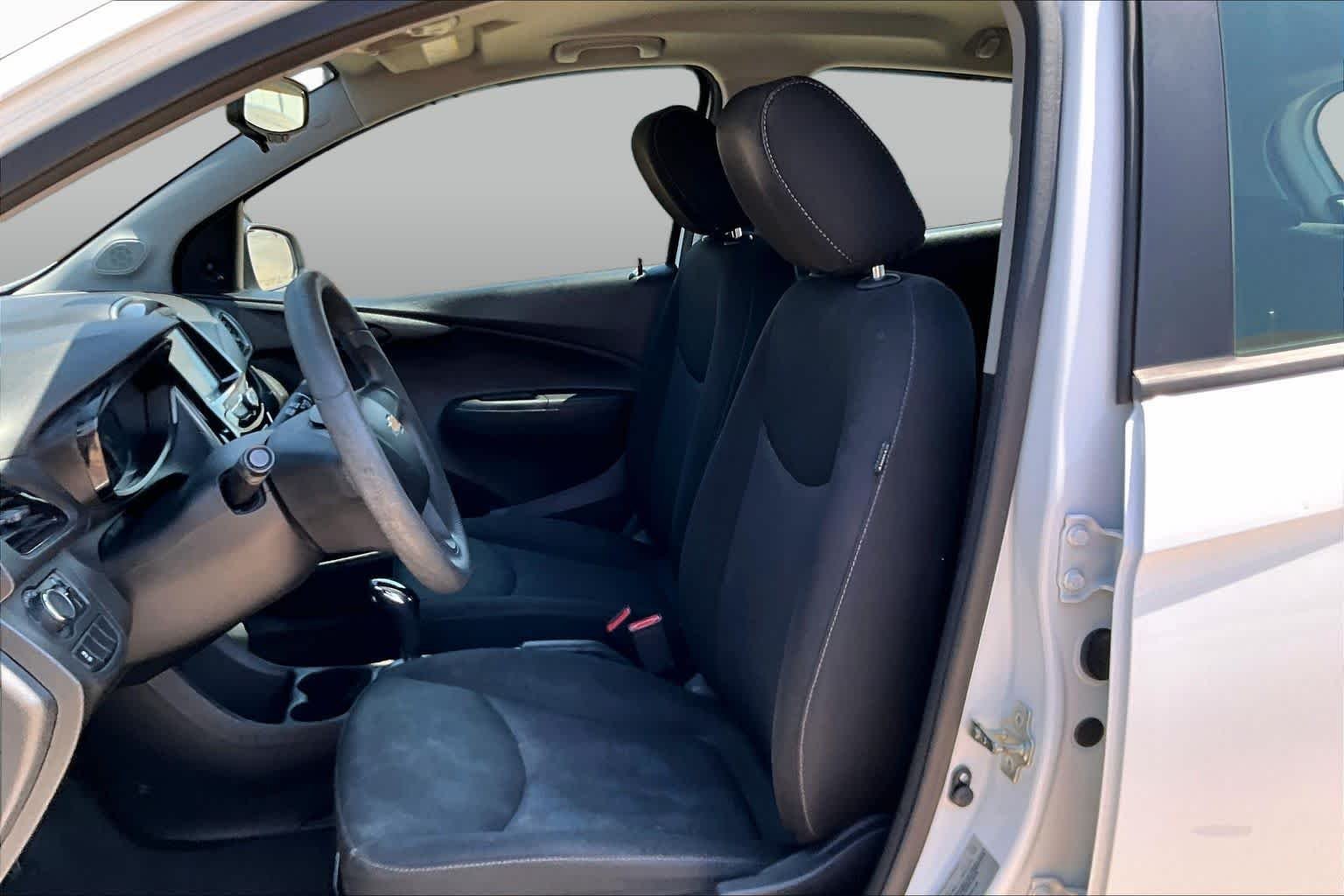 Used 2017 Summit White Chevrolet LS image 8