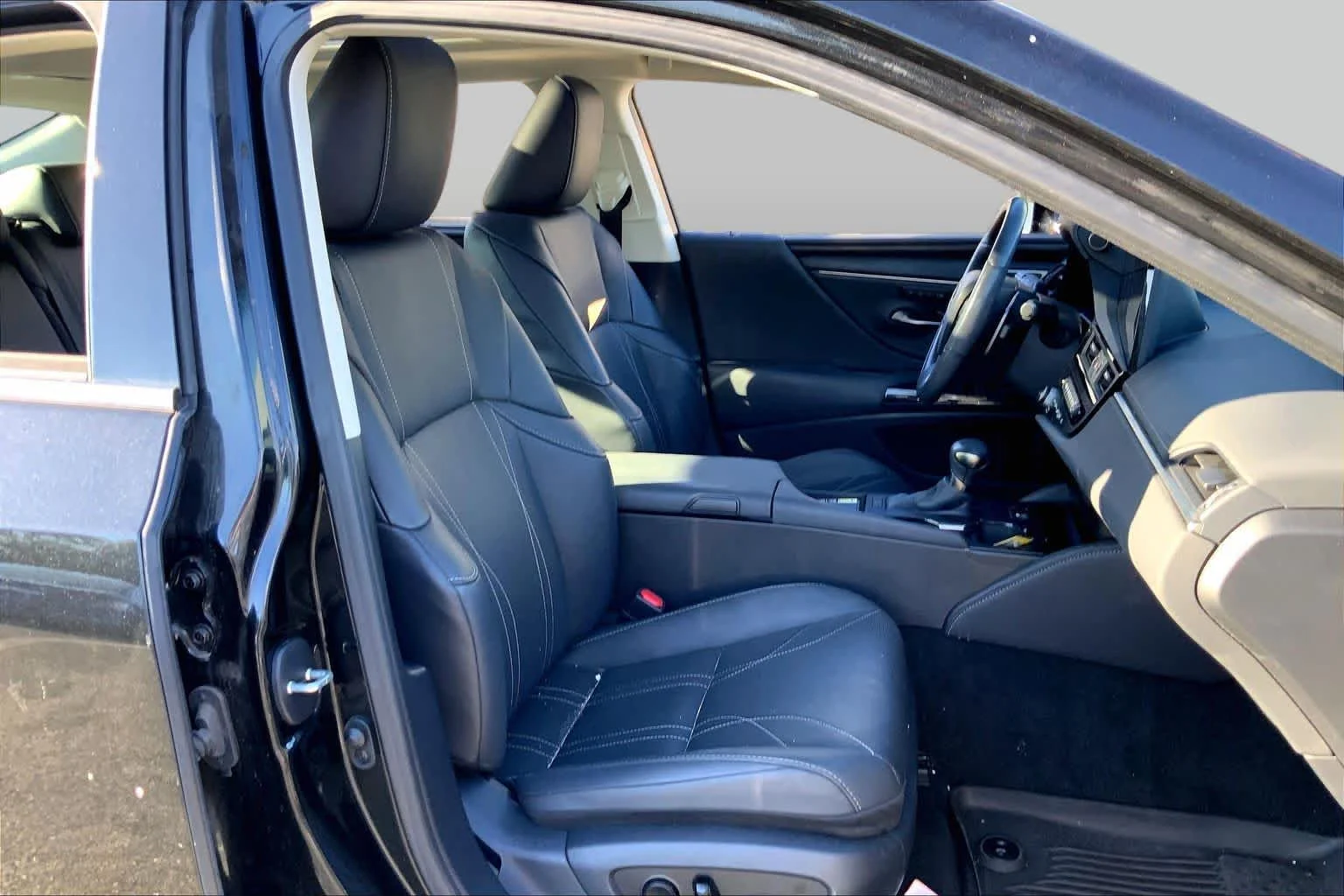 Certified Used 2024 Caviar Lexus Ultra Luxury image 9