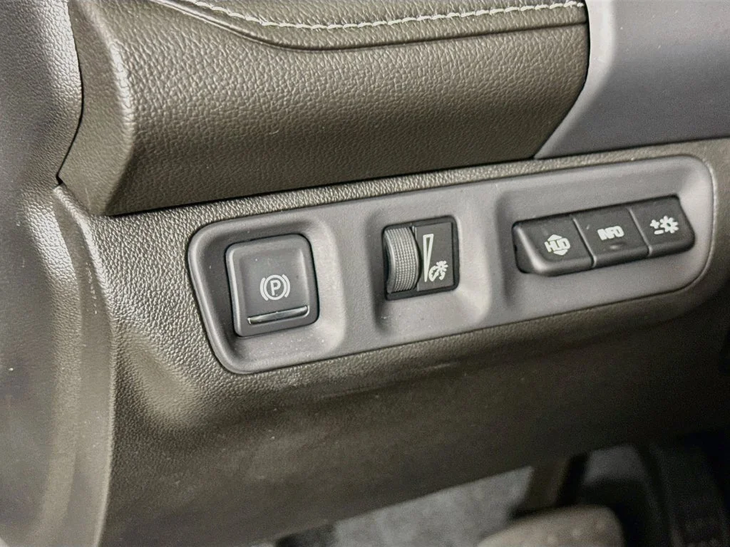 Used 2023 Silver GMC Denali image 10