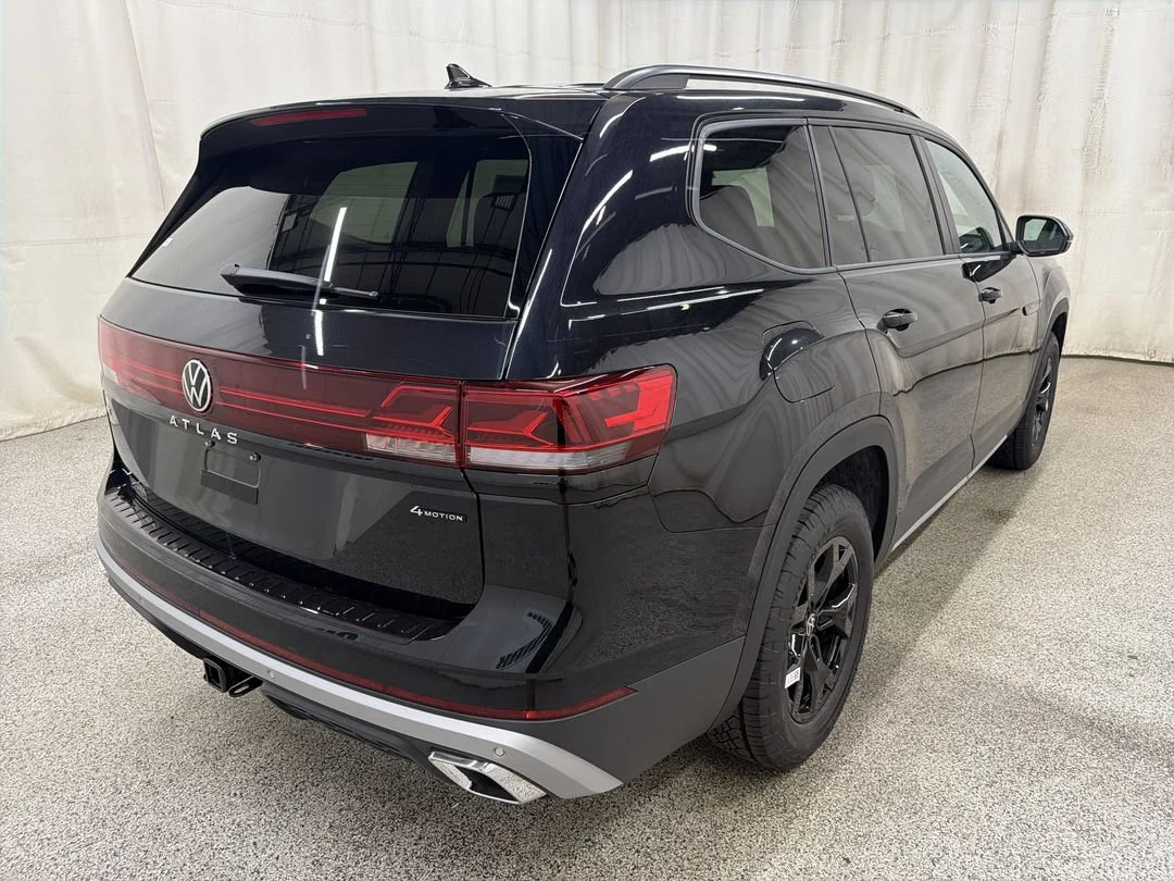 New 2026 Deep Black Pearl Volkswagen 2.0T Peak Edition image 8