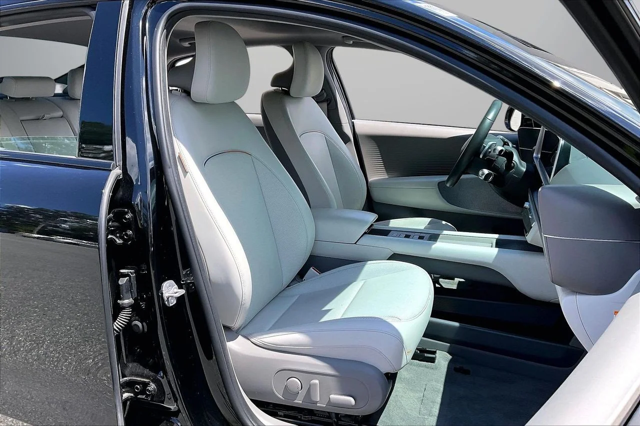 Used 2024 Black Hyundai Limited image 24