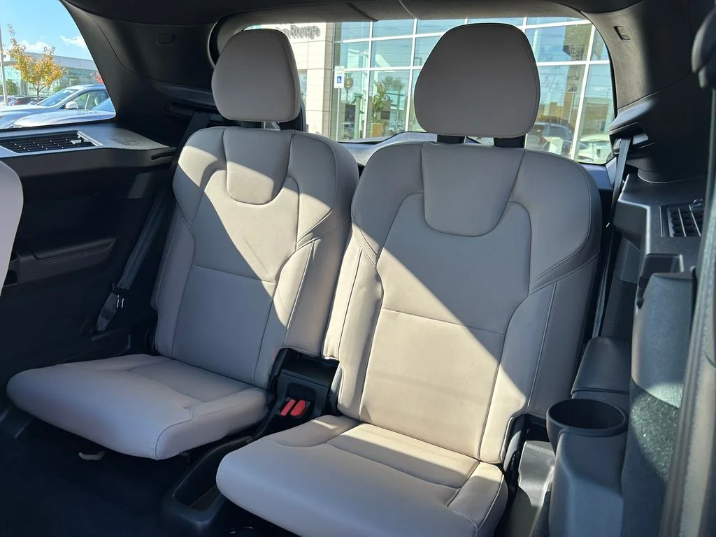 2026 Volvo XC90 Plus - Photo 18