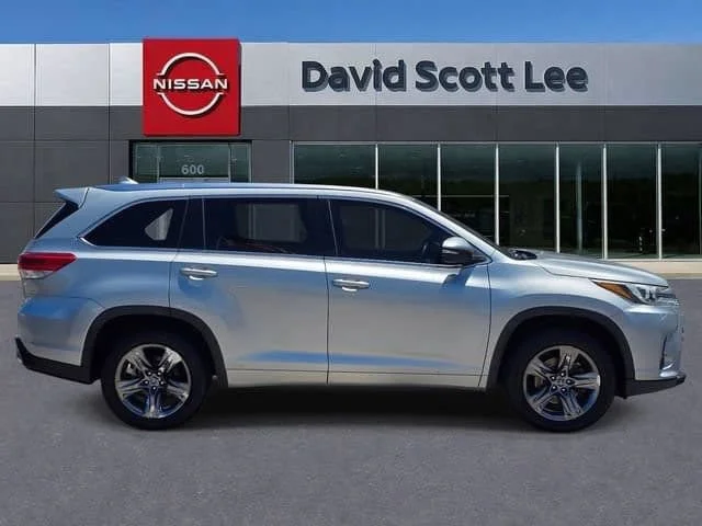 Used 2017 Celestial Silve Toyota Limited image 9