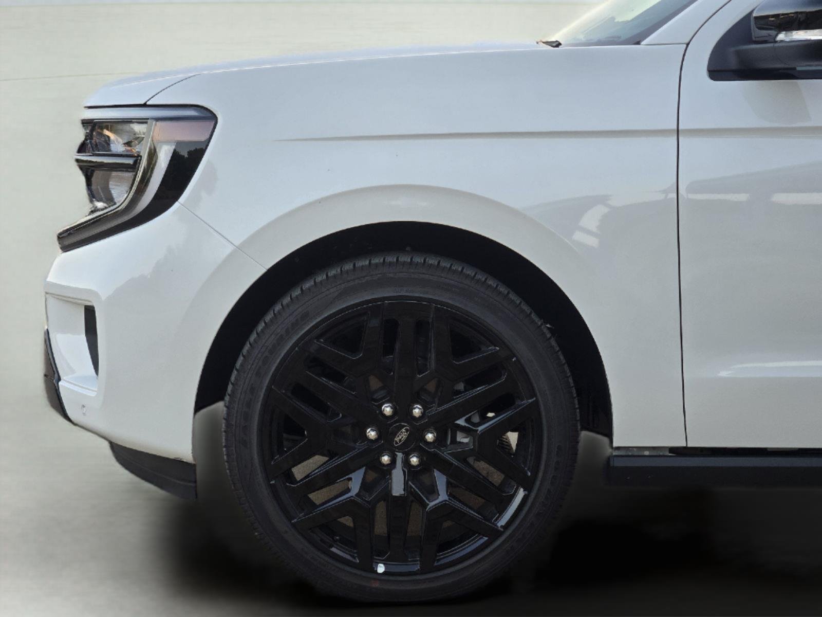New 2026 Star White Metallic Tri-Coat Ford MAX Platinum® image 6