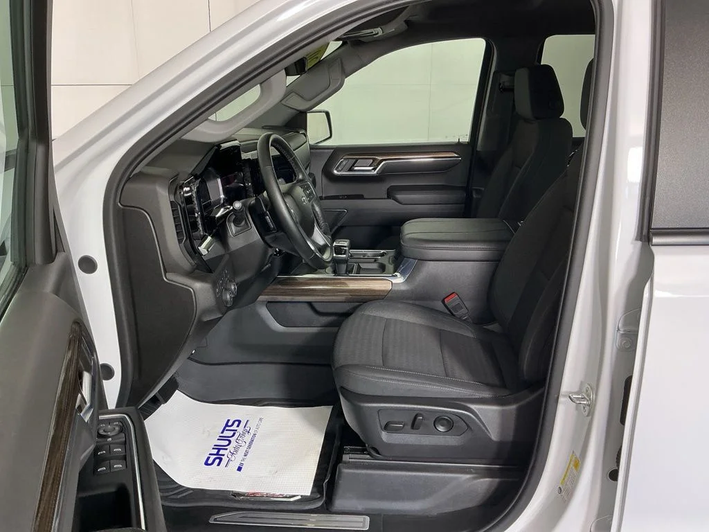 Used 2024 White Chevrolet RST image 16