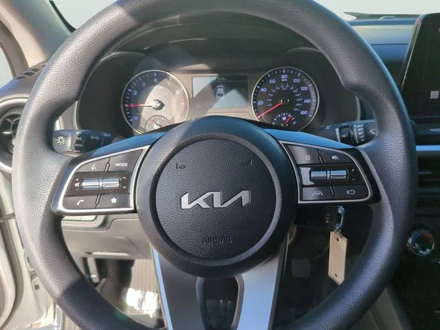 Used 2024 White Kia LXS image 23