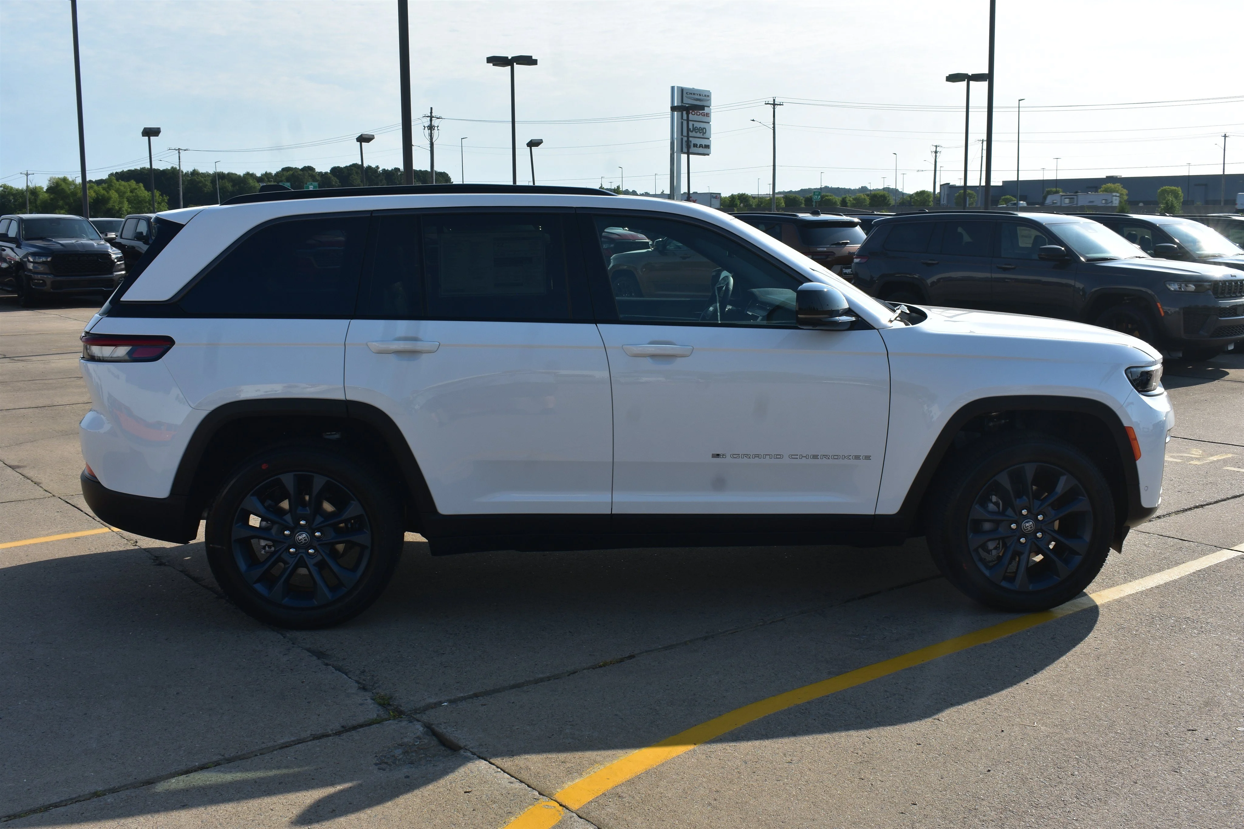 New 2026 Bright White Clearcoat Jeep 85th Anniversary Edition image 4