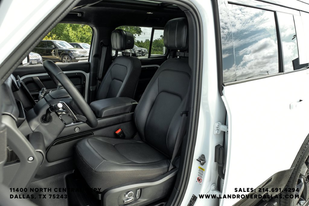 Used 2026 Fuji White Land Rover V8 image 40