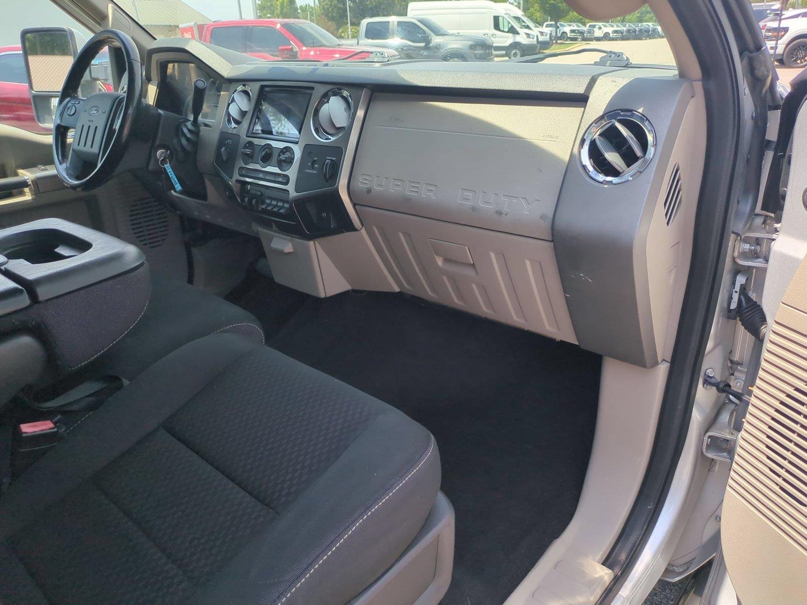 Used 2008 Silver Clearcoat Metallic Ford FX4 image 32