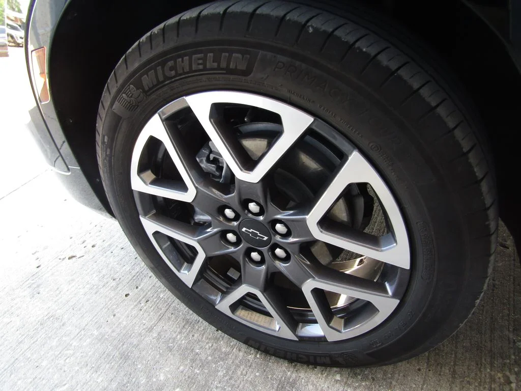 Used 2025 Black Chevrolet RS image 29