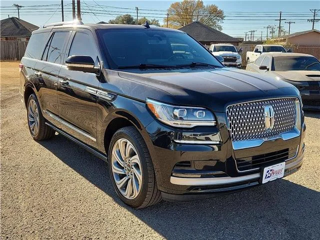 Used 2024 Infinite Black Metallic Clearcoat Lincoln Reserve 4x4 image 6