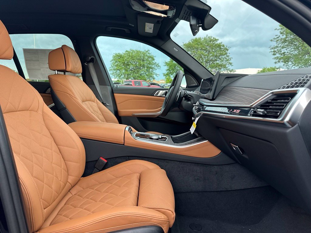 New 2026 Carbon Black Metallic BMW xDrive40i image 24