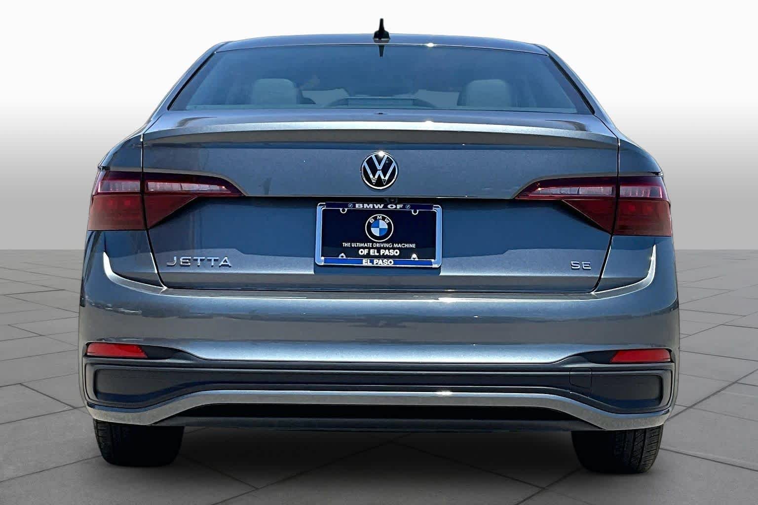 Used 2024 Platinum Gray Metallic Volkswagen SE image 4