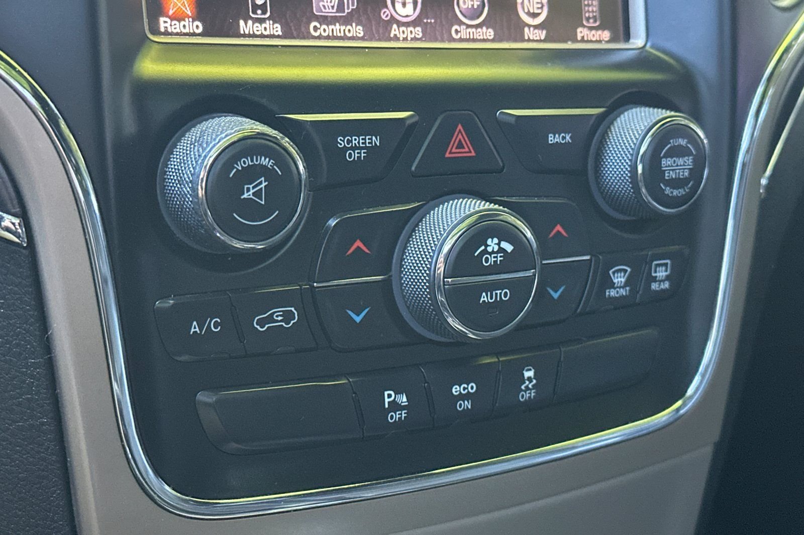 Used 2015 White Jeep Limited image 21