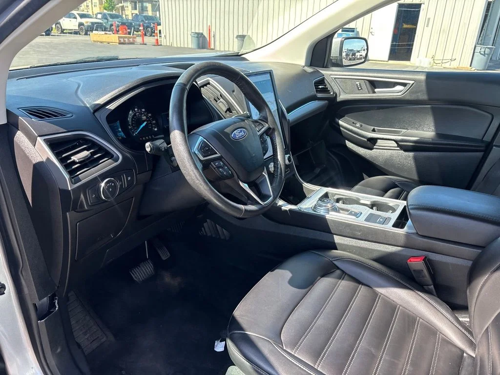 Used 2022 Silver Ford SEL image 7