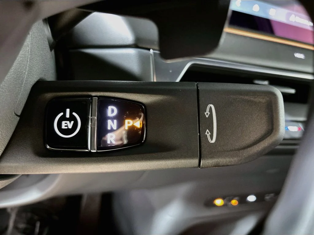 New 2026 Wolf Gray Kia Land AWD image 18