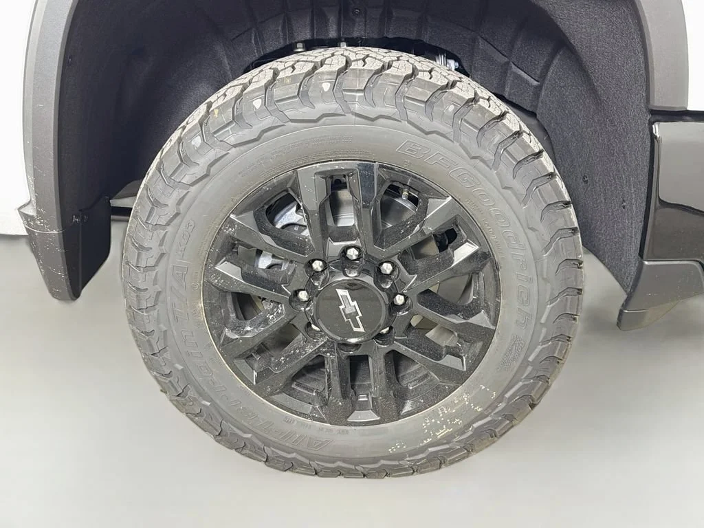 New 2026 Summit White Chevrolet LT image 26