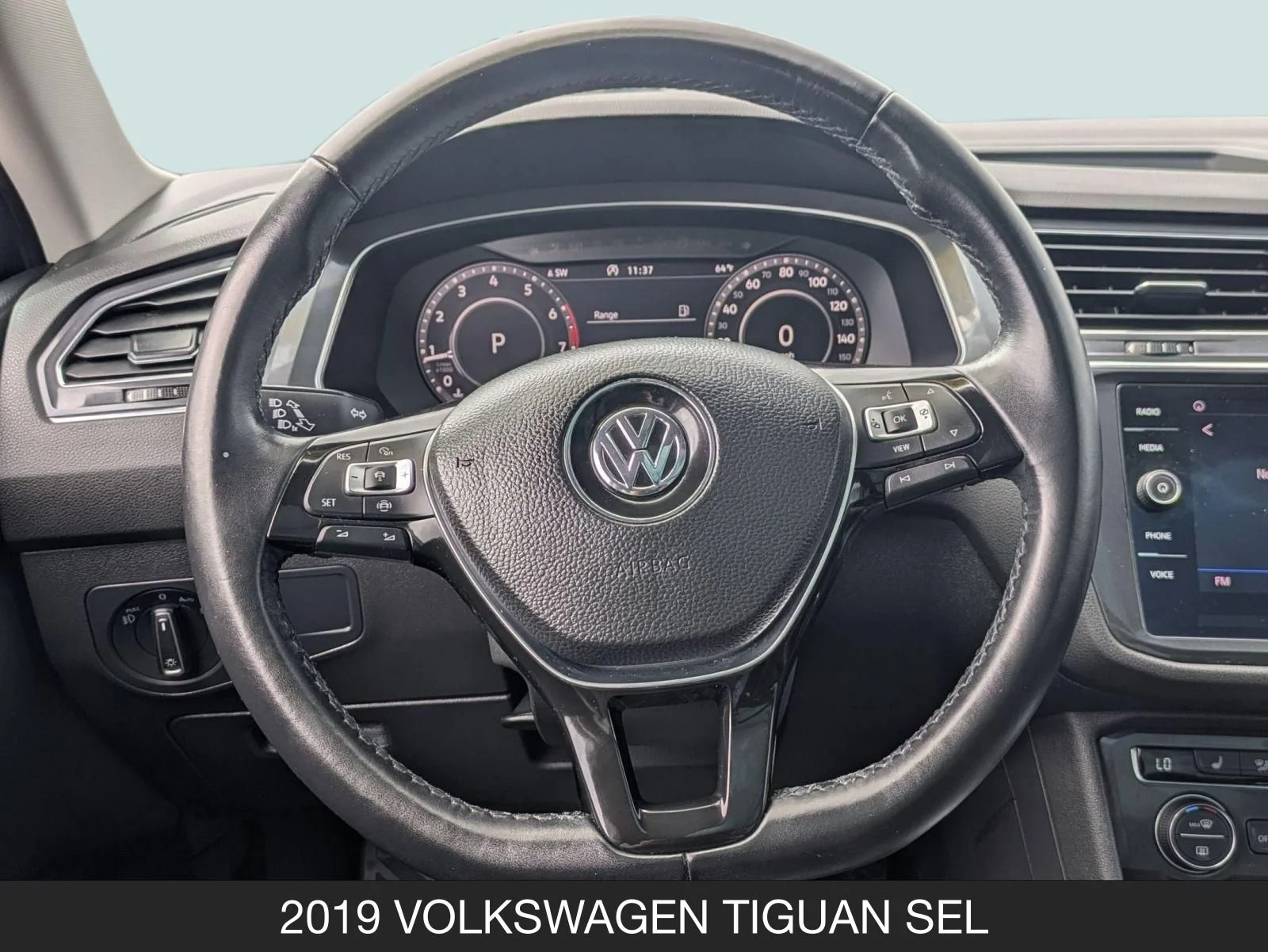 Used 2019 Platinum Gray Metallic Volkswagen SE image 12