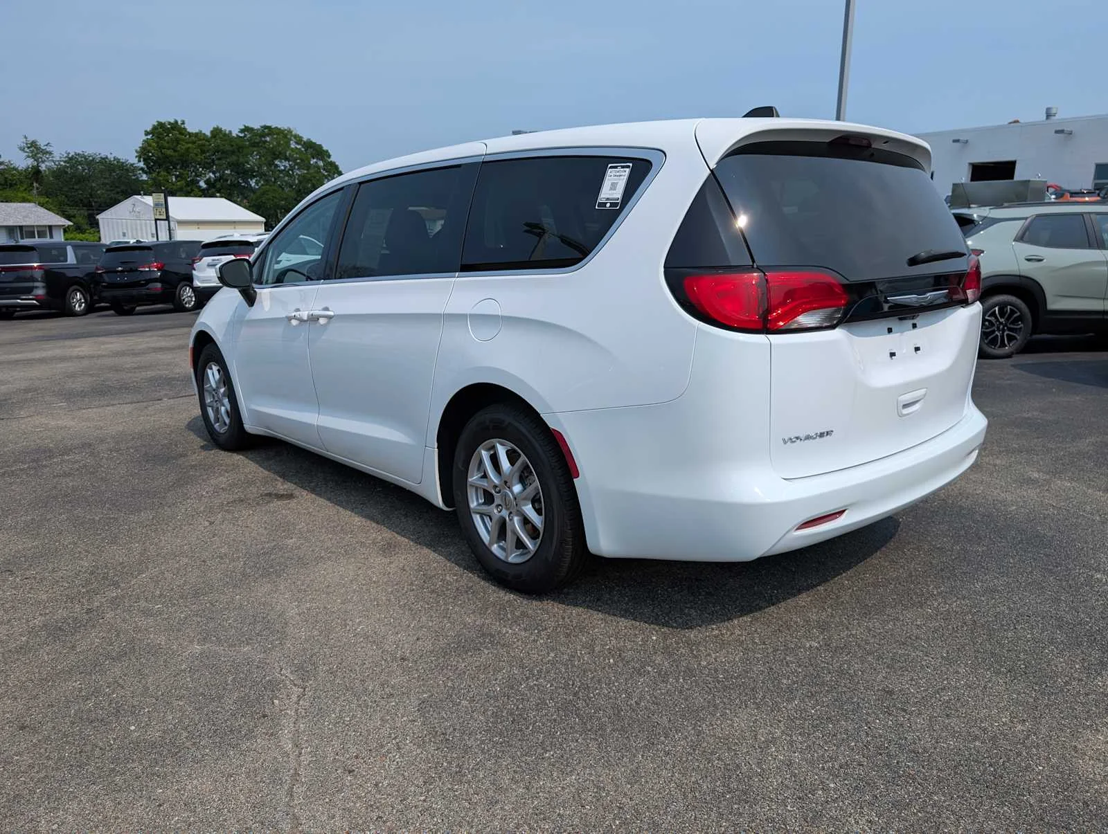 Used 2022 Bright White Clearcoat Chrysler LX image 10