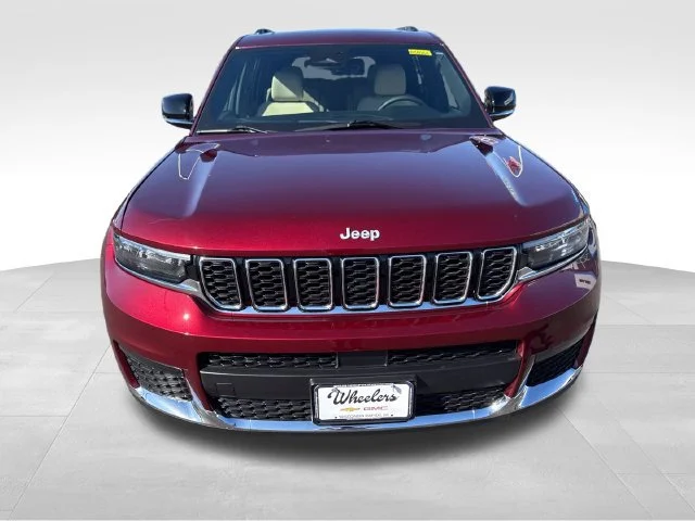 Used 2025 Red Jeep Limited 4x4 image 9