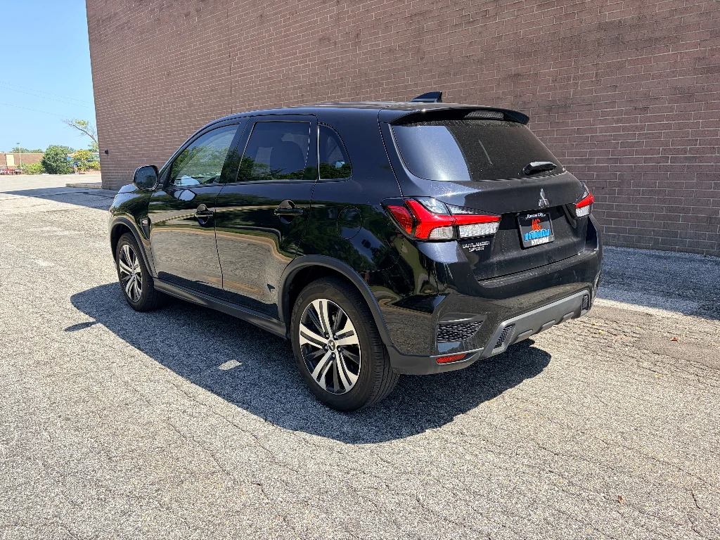 Used 2025 Labrador Black Pearl Mitsubishi ES image 3