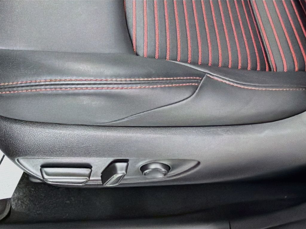 Used 2022 Supersonic Red/Midnight Black Metallic Toyota XSE image 19